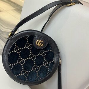 GUCCI crossbody purse in velvet navy